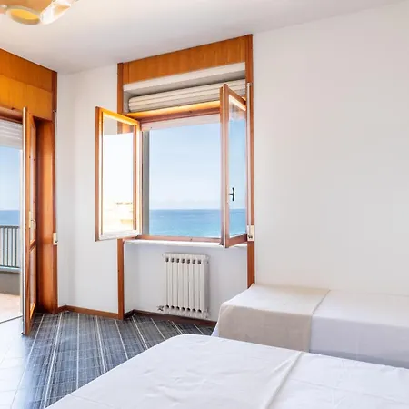 Semesterbostad Stunning Sea View